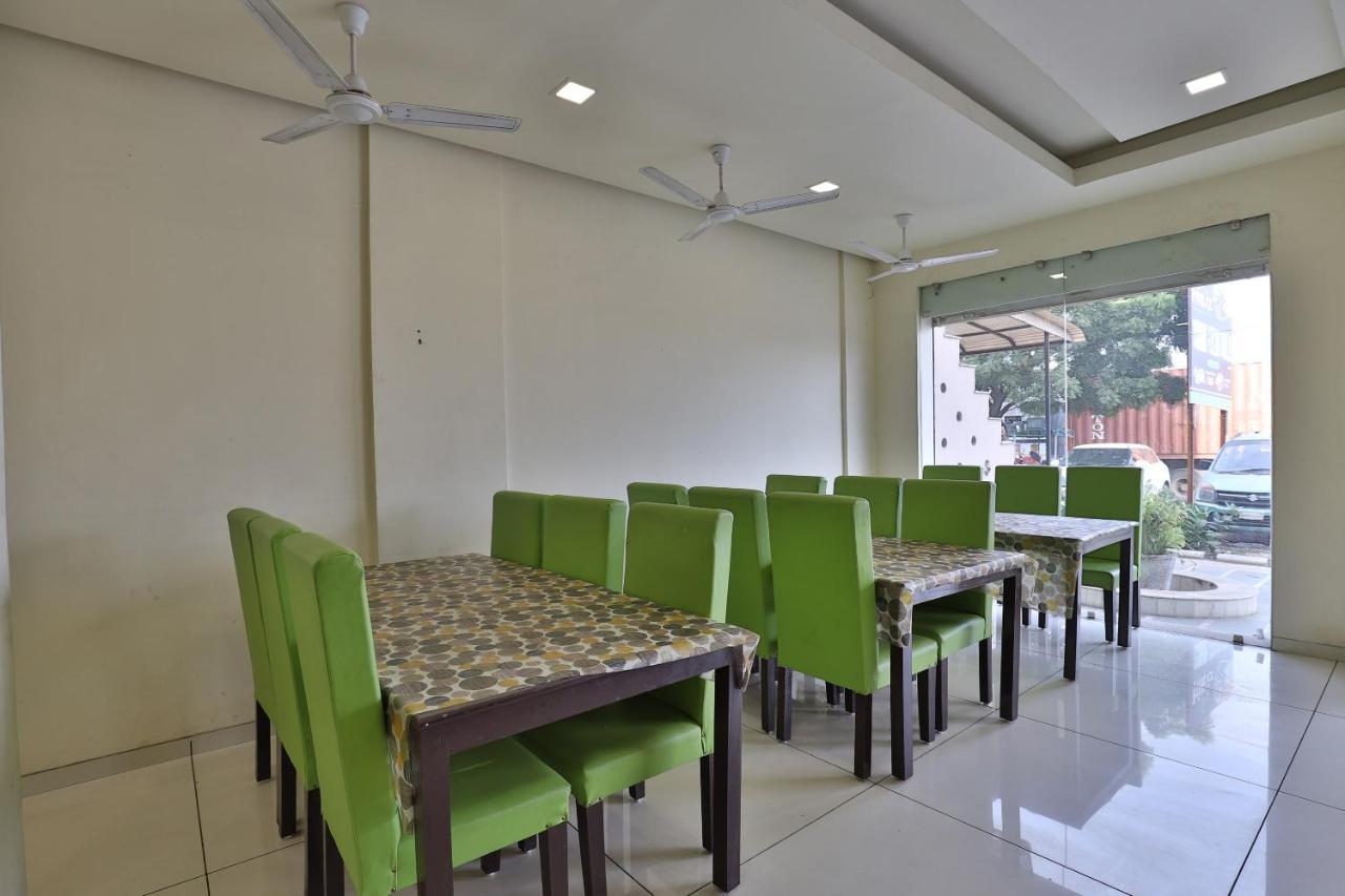 Capital O 41581 Hiriz Hotel Gāndhīdhām Εξωτερικό φωτογραφία