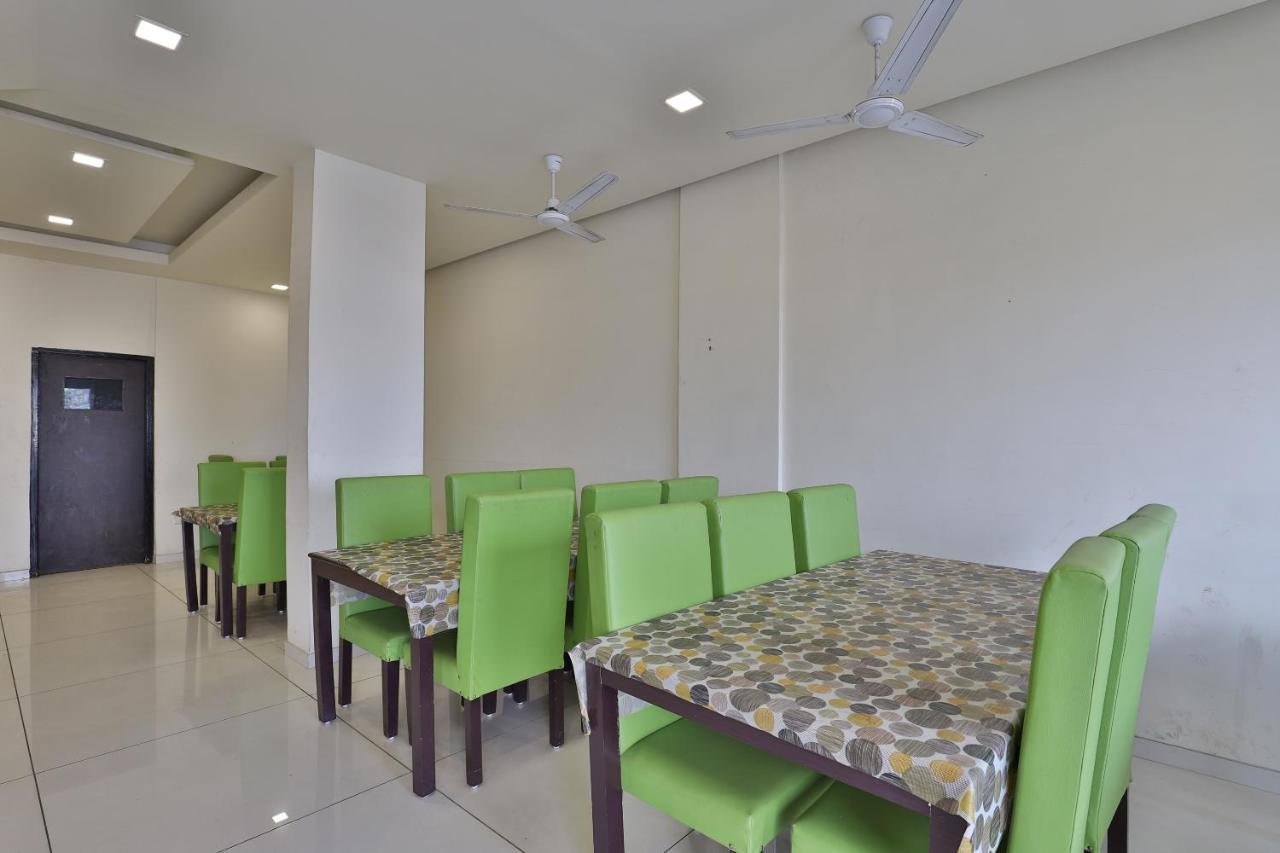 Capital O 41581 Hiriz Hotel Gāndhīdhām Εξωτερικό φωτογραφία